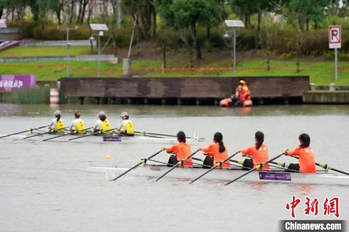 2023年中国首届国际女子赛艇精英赛在上海开赛，