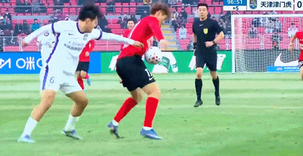 中超焦点战点球争议引爆赛后争议