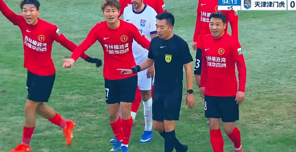 中超焦点战点球争议引爆赛后争议