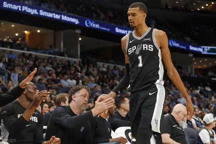 文班亚马两场40+难掩马刺落后雷霆两胜