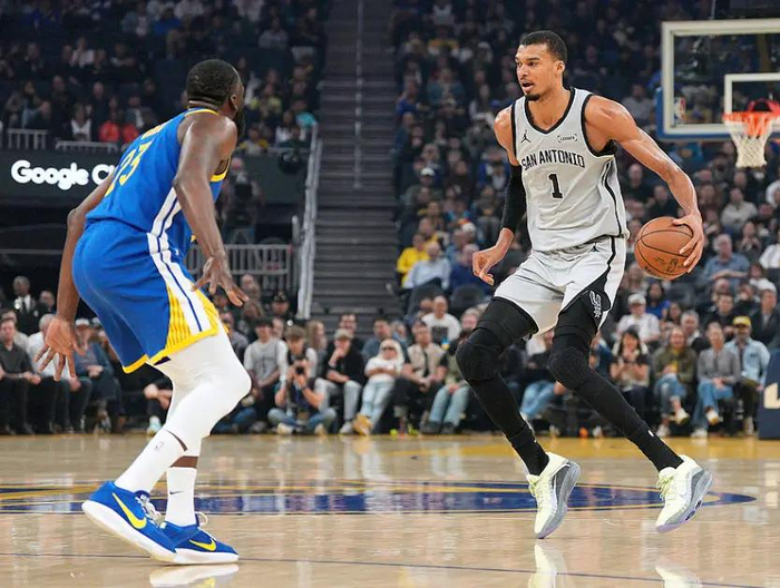 文班亚马两场40+难掩马刺落后雷霆两胜