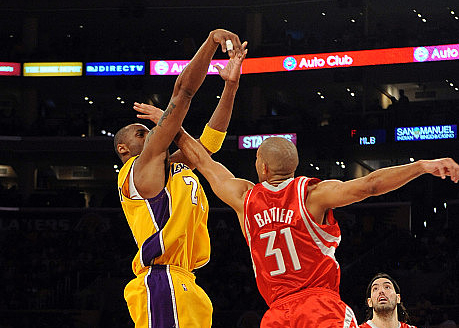 科比书页中的对手：巴蒂尔读完两页文字后震撼