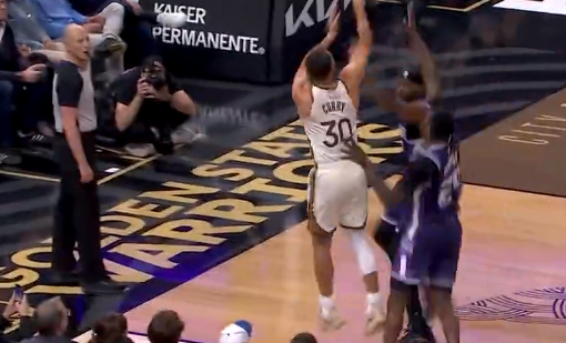 库里手递手战术破解国王防守 单挑得分引爆全场